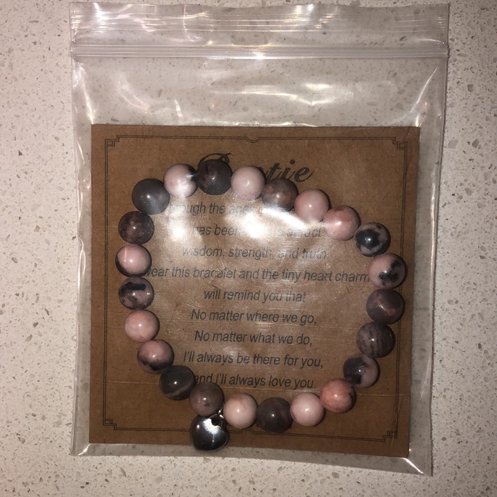Beautiful Bestie Bracelet. Never worn .. - Picture 4 of 4